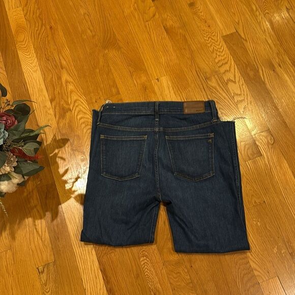 Madewell 9” Mid-Rise Skinny Classic Blue Cropped/frayed bottom jeans - 29 - Picture 2 of 6